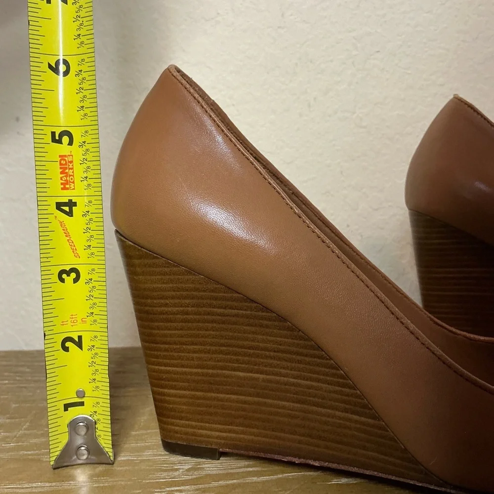 Tory Burch Jolie 85MM Closed Toe Wedge Nappa Patent Leather Royal Tan Size 8